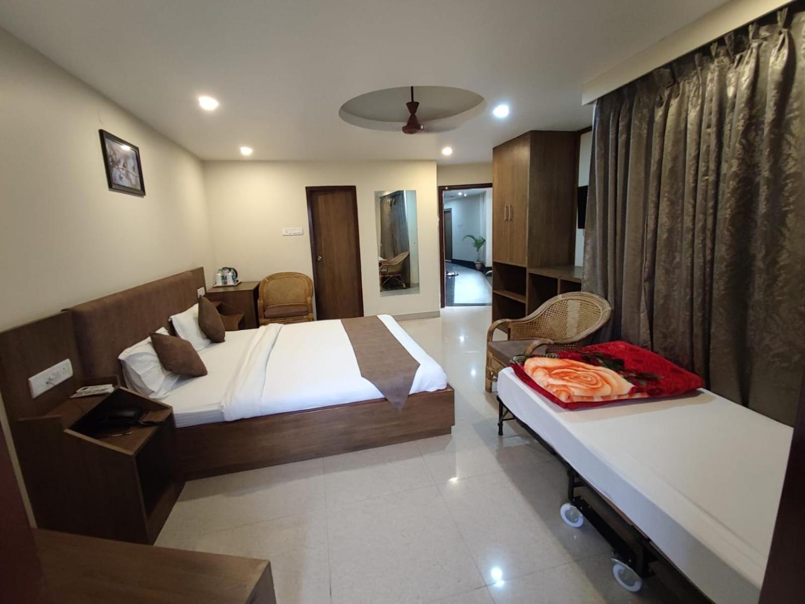 Swagatam Inn, 5 Minutes Walk From Guwahati Railway Station Bagian luar foto