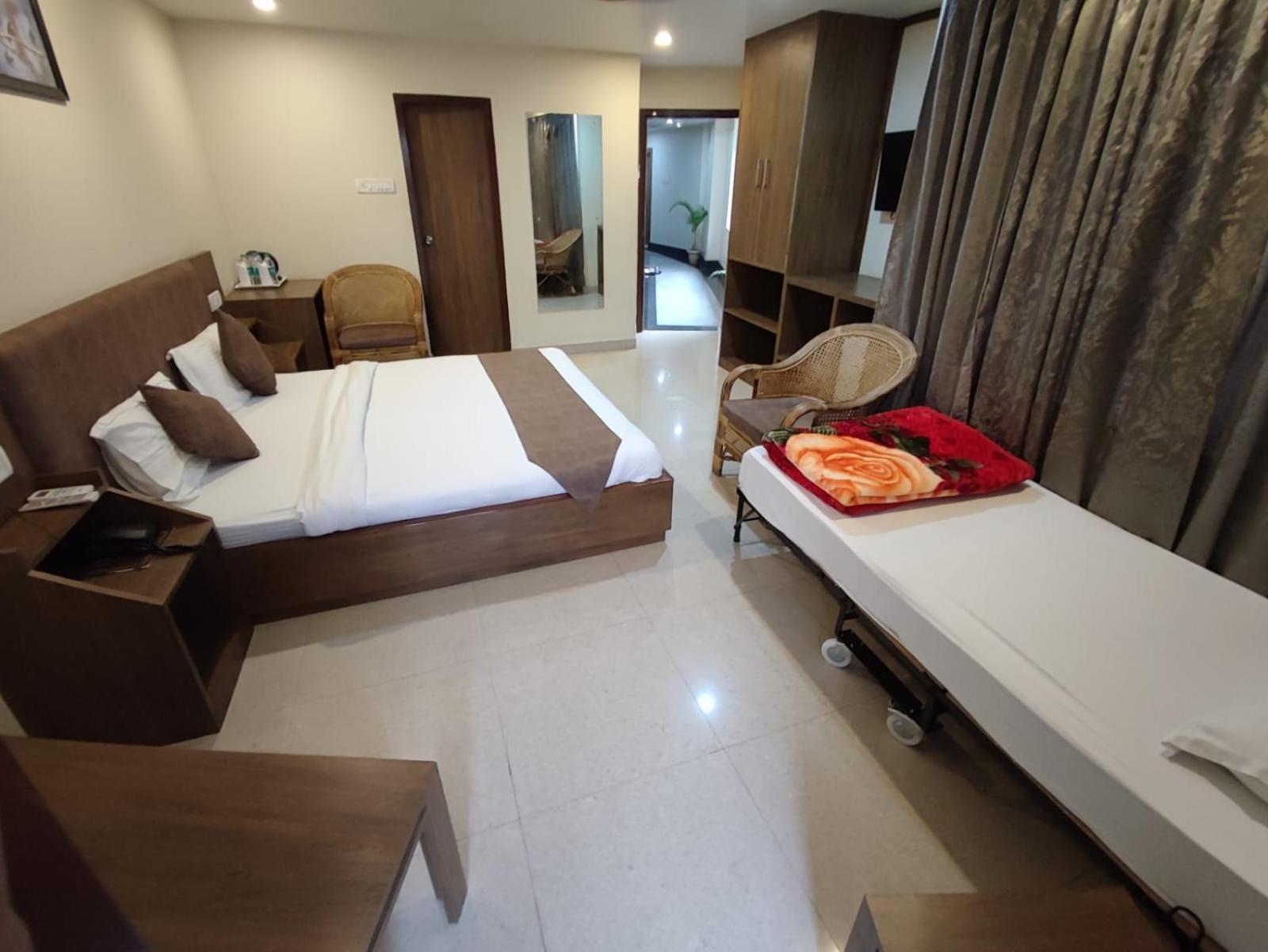 Swagatam Inn, 5 Minutes Walk From Guwahati Railway Station Bagian luar foto